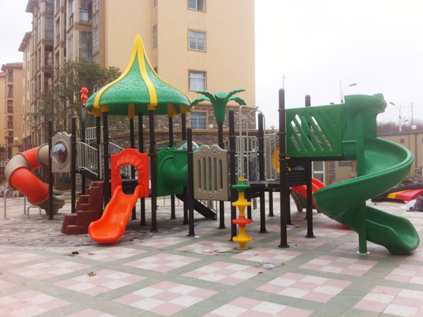 kids outdoor jungle gym